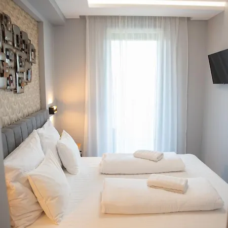 Golden Apartment *